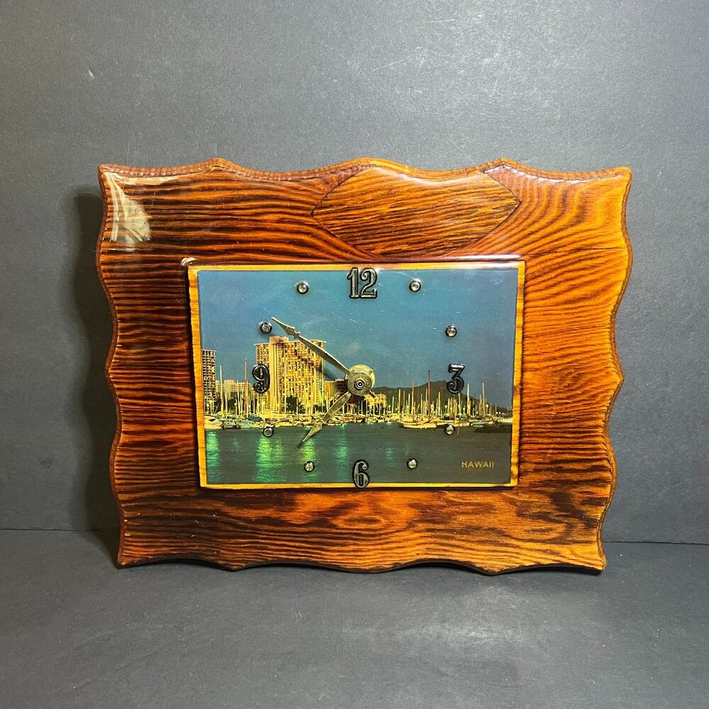 Vintage Lacquered Wood Hawaii Marina Battery Operated Analog Wall Clock 9 x 11"